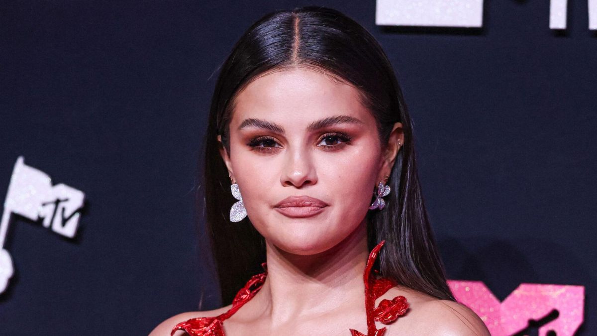 Selena Gomez Temporarily Steps Away from Social Media Due to 'Worldwide Horror, Hatred, and Violence'